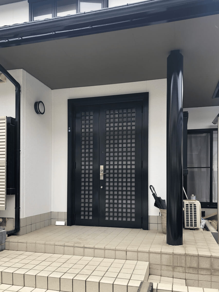 【堺市南区】玄関ドアリフォーム施工事例｜リシェント高断熱仕様カバー工法 Before