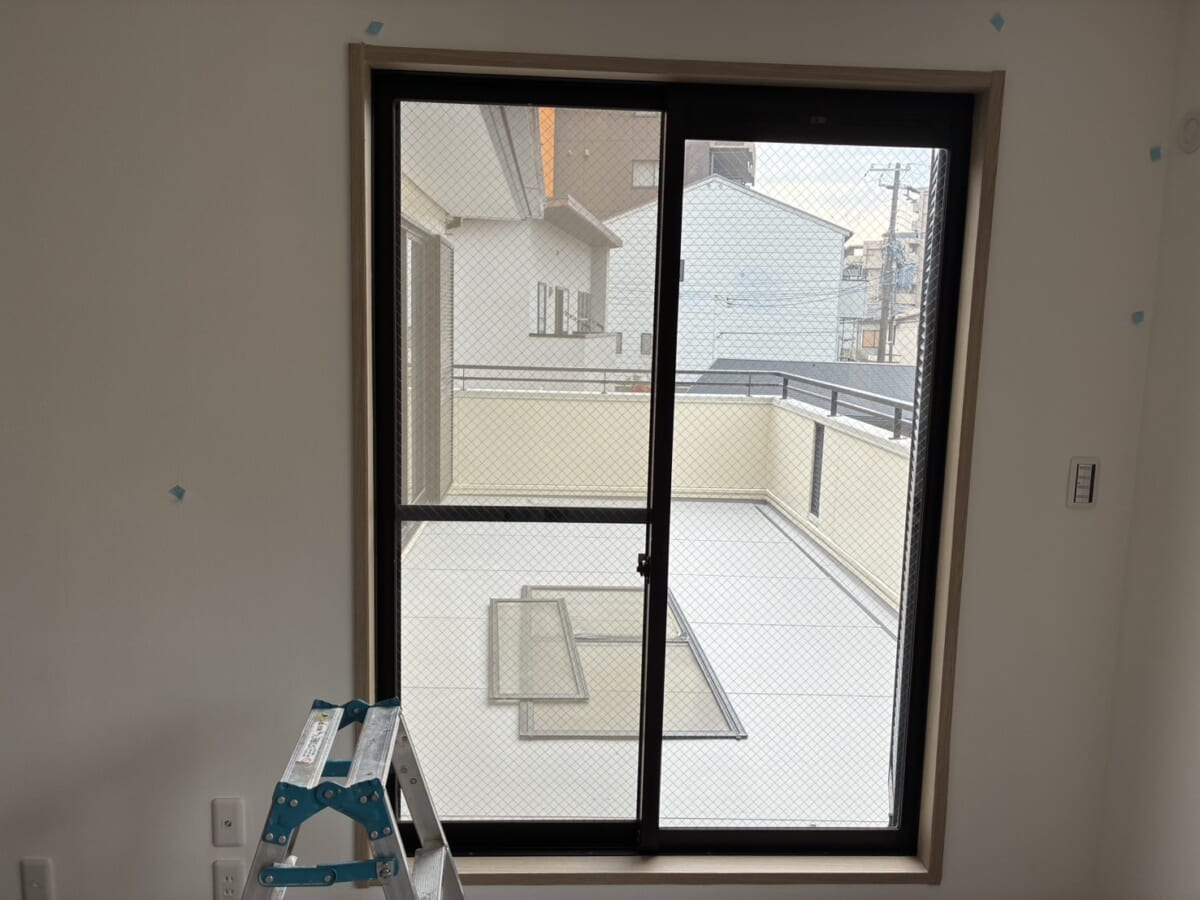 大阪市東住吉区・築20年の戸建て住宅で補助金を使った内窓（二重窓）の窓の断熱リフォームを実施しました。【２階洋室9.7帖・８帖・7.8帖/LIXILインプラス・Low-E複層ガラス】 Before