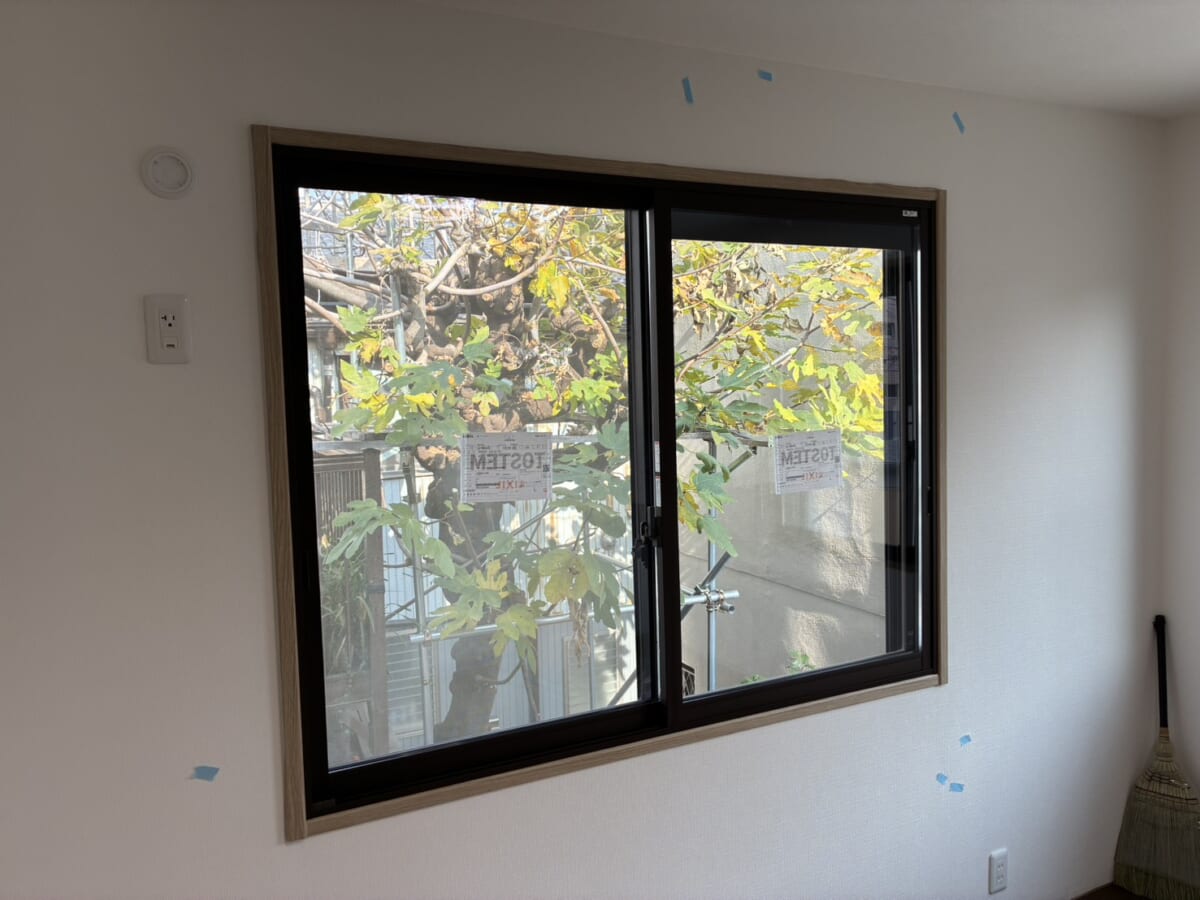 大阪市東住吉区・築20年の戸建て住宅で補助金を使った内窓（二重窓）の窓の断熱リフォームを実施しました。【２階洋室9.7帖・８帖・7.8帖/LIXILインプラス・Low-E複層ガラス】 After