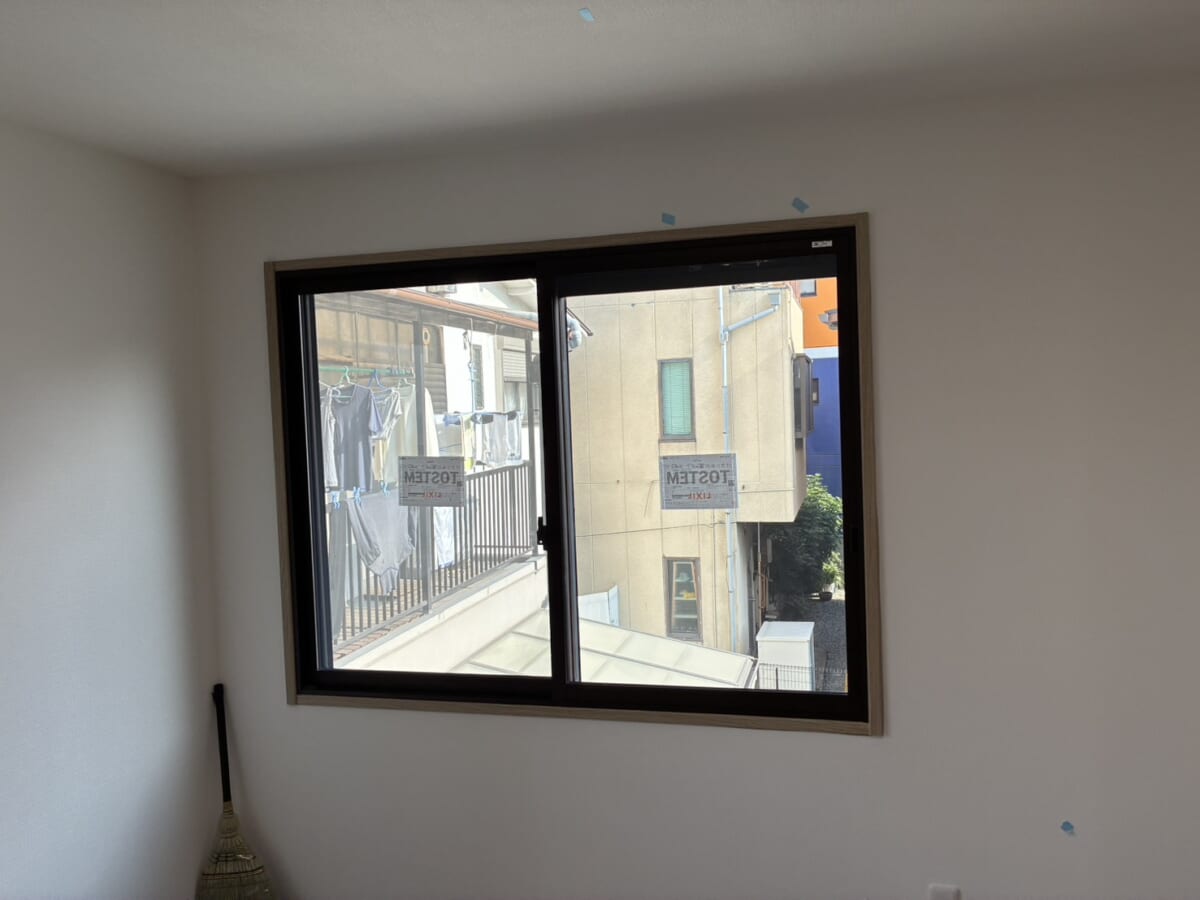 大阪市東住吉区・築20年の戸建て住宅で補助金を使った内窓（二重窓）の窓の断熱リフォームを実施しました。【２階洋室9.7帖・８帖・7.8帖/LIXILインプラス・Low-E複層ガラス】 After