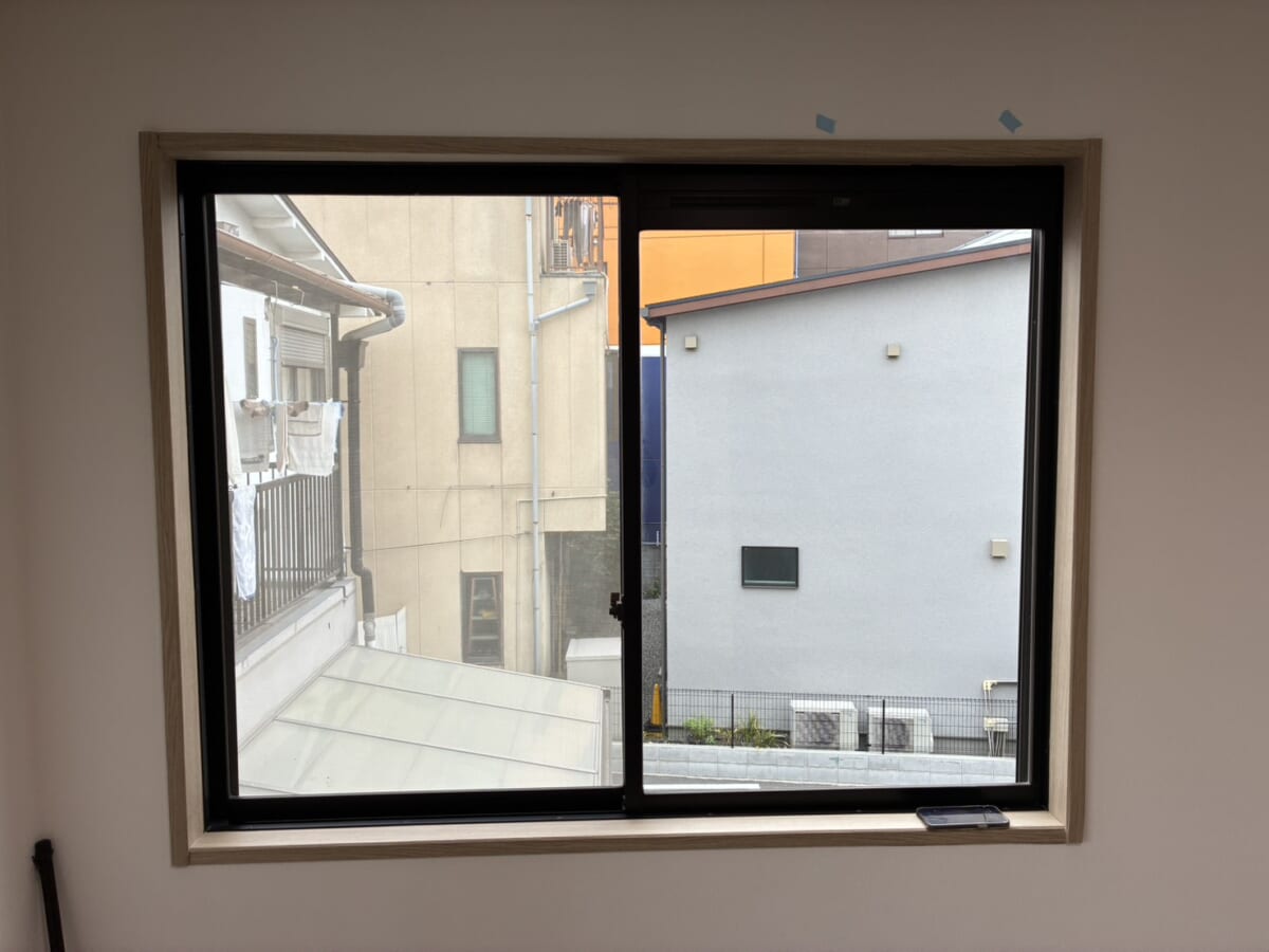 大阪市東住吉区・築20年の戸建て住宅で補助金を使った内窓（二重窓）の窓の断熱リフォームを実施しました。【２階洋室9.7帖・８帖・7.8帖/LIXILインプラス・Low-E複層ガラス】 Before
