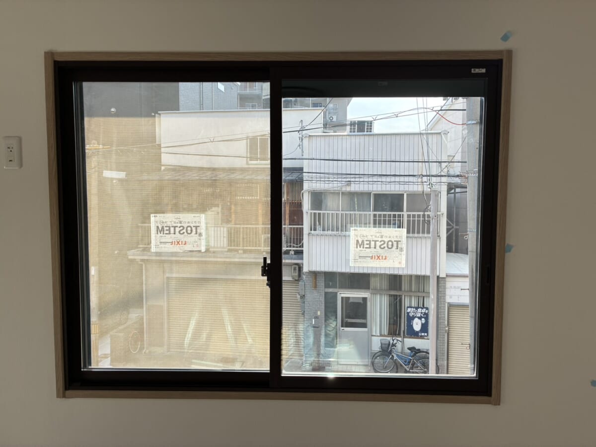 大阪市東住吉区・築20年の戸建て住宅で補助金を使った内窓（二重窓）の窓の断熱リフォームを実施しました。【２階洋室9.7帖・８帖・7.8帖/LIXILインプラス・Low-E複層ガラス】 After