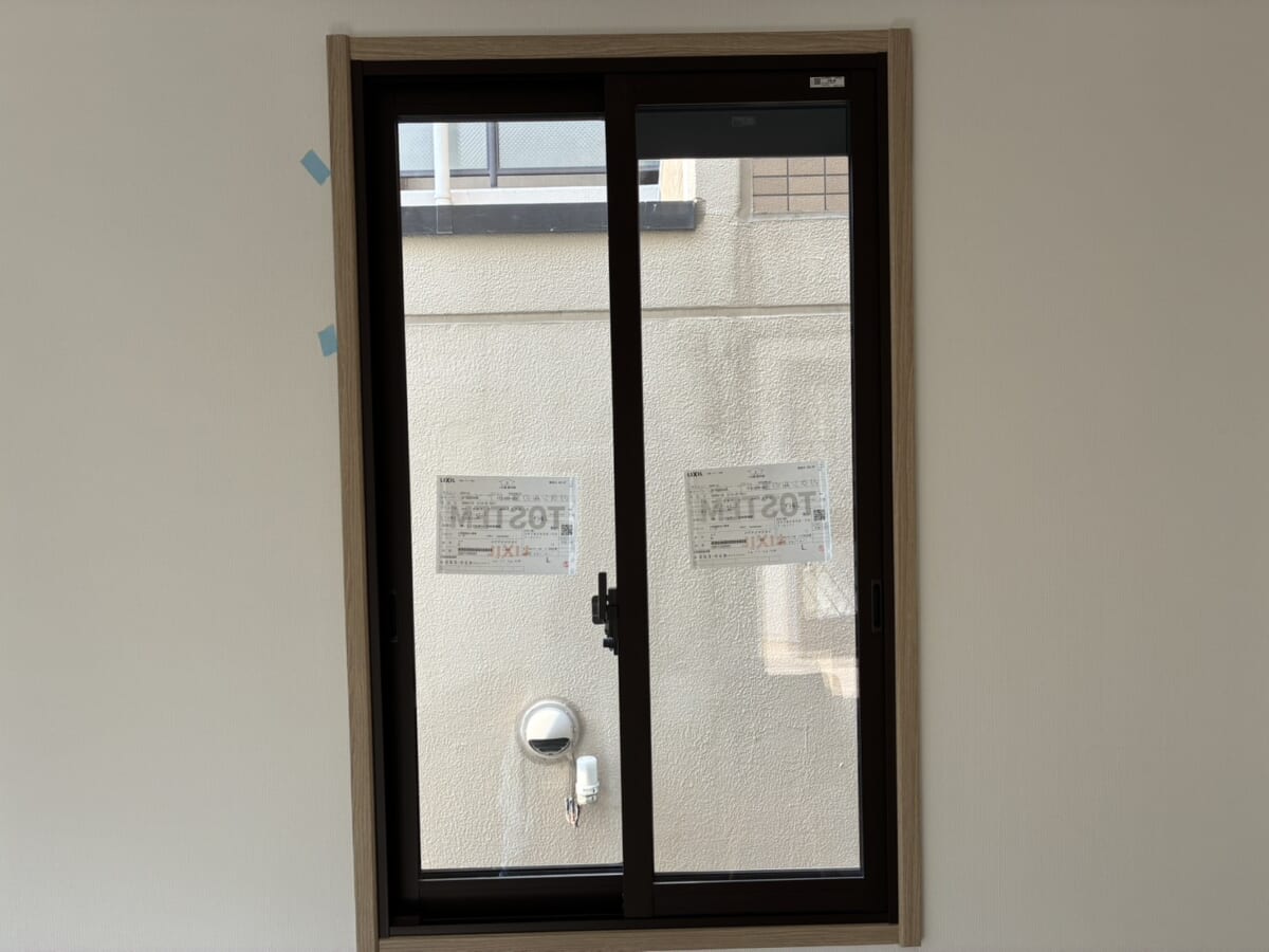 大阪市東住吉区・築20年の戸建て住宅で補助金を使った内窓（二重窓）の窓の断熱リフォームを実施しました。【２階洋室9.7帖・８帖・7.8帖/LIXILインプラス・Low-E複層ガラス】 After