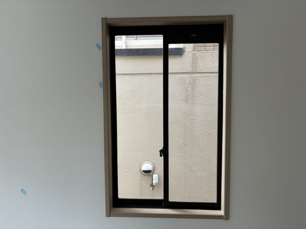 大阪市東住吉区・築20年の戸建て住宅で補助金を使った内窓（二重窓）の窓の断熱リフォームを実施しました。【２階洋室9.7帖・８帖・7.8帖/LIXILインプラス・Low-E複層ガラス】 Before
