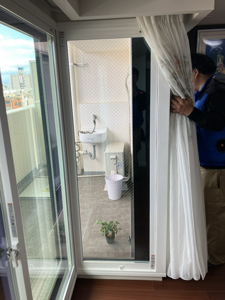【施工事例】大阪市天王寺区｜マンションのリビング連窓にLIXIL インプラスを設置｜夏の暑さ対策と先進的窓リノベ2026で補助金162,000円を活用 After