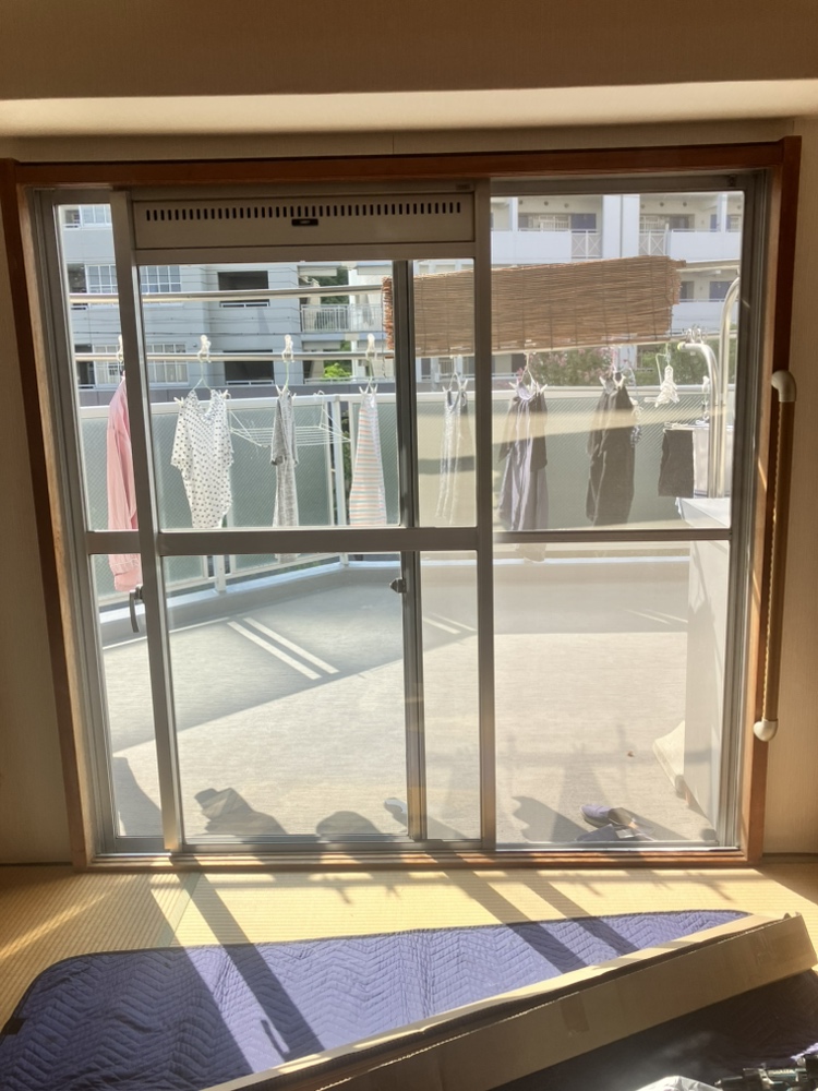 【大阪市東淀川区】マンションの内窓リフォームで補助金合計19万円｜築45年・YKK AP「ウチリモ」を2か所施工 Before