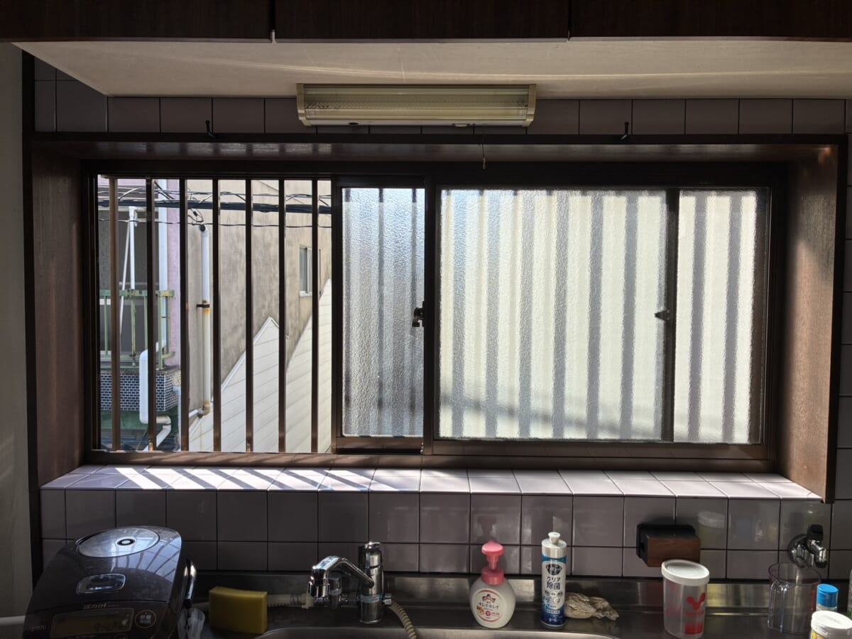 【大阪市西成区・築32年戸建て】内窓13箇所を設置！LIXILインプラスで断熱リフォーム｜大阪市の補助金66万円を活用 Before