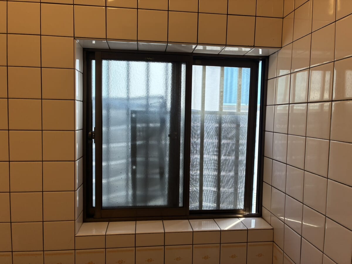 【大阪市西成区・築32年戸建て】内窓13箇所を設置！LIXILインプラスで断熱リフォーム｜大阪市の補助金66万円を活用 Before